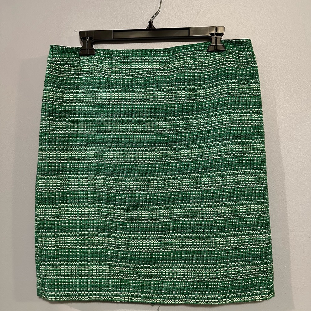 This skirt just screams color!'